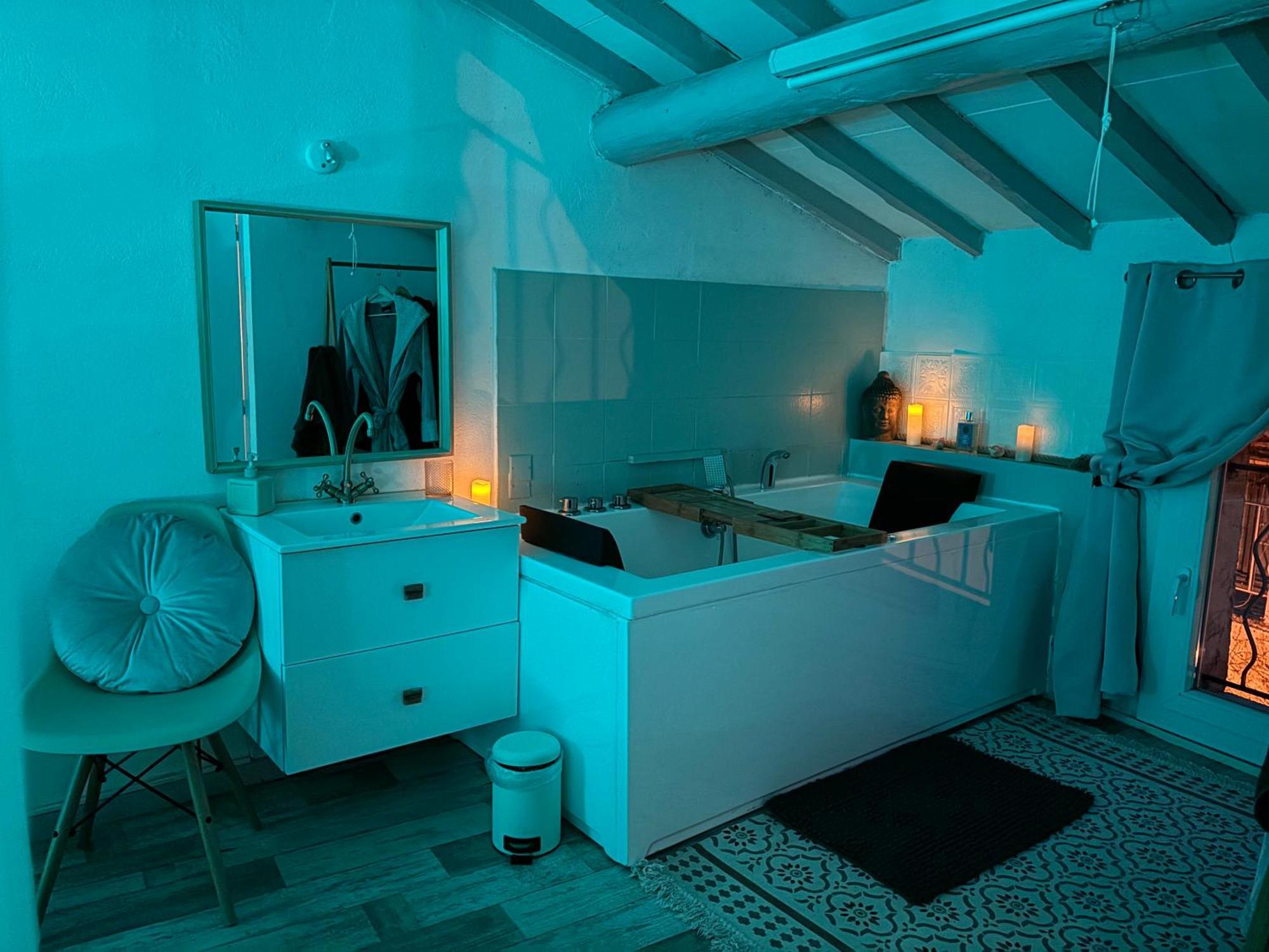 Love Appart Balneo Jacuzzi Romantique Insolite Le Barroux Экстерьер фото